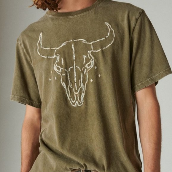 Size Medium Lucky Brand Men's Steer Skull Tee - Picture 1 of 4